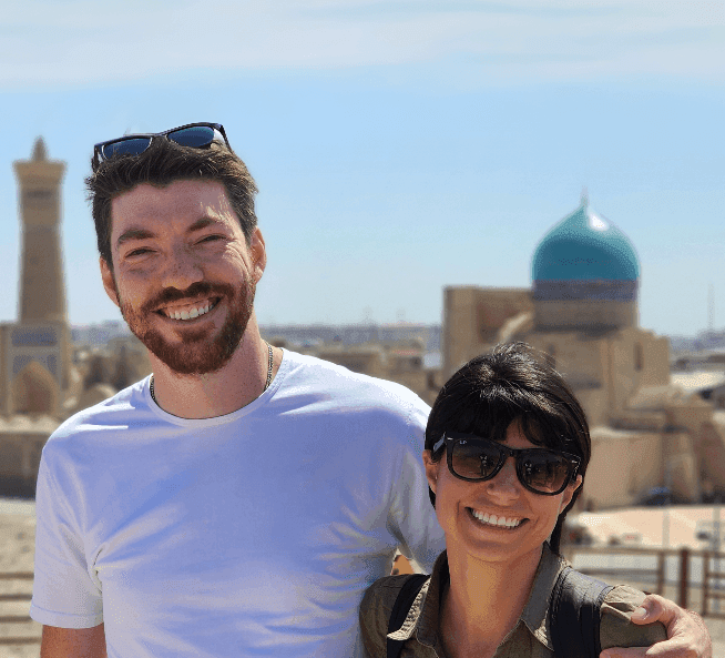 Romina and Jason, the founders of Groopy, together on their travels